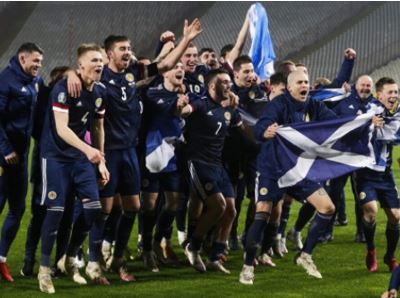 Steve Clarke with his team after the UEFO qualifying victory in 2020